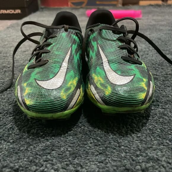 Nike Phantom Cleats - Picture 6 of 7